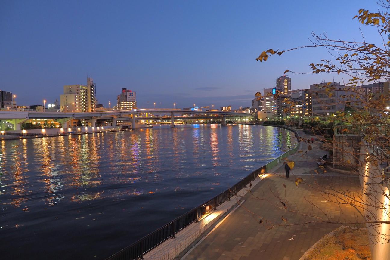 両国橋西側の夕暮れ風景